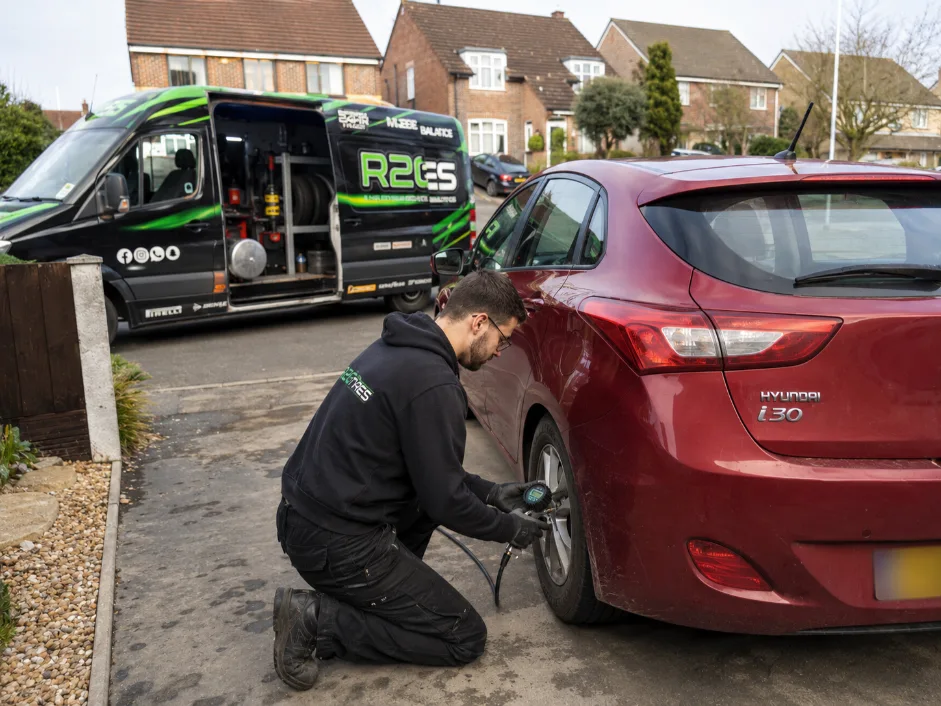 Hyundai i30 Tyre Pressure Check Nottingham Mobile Service